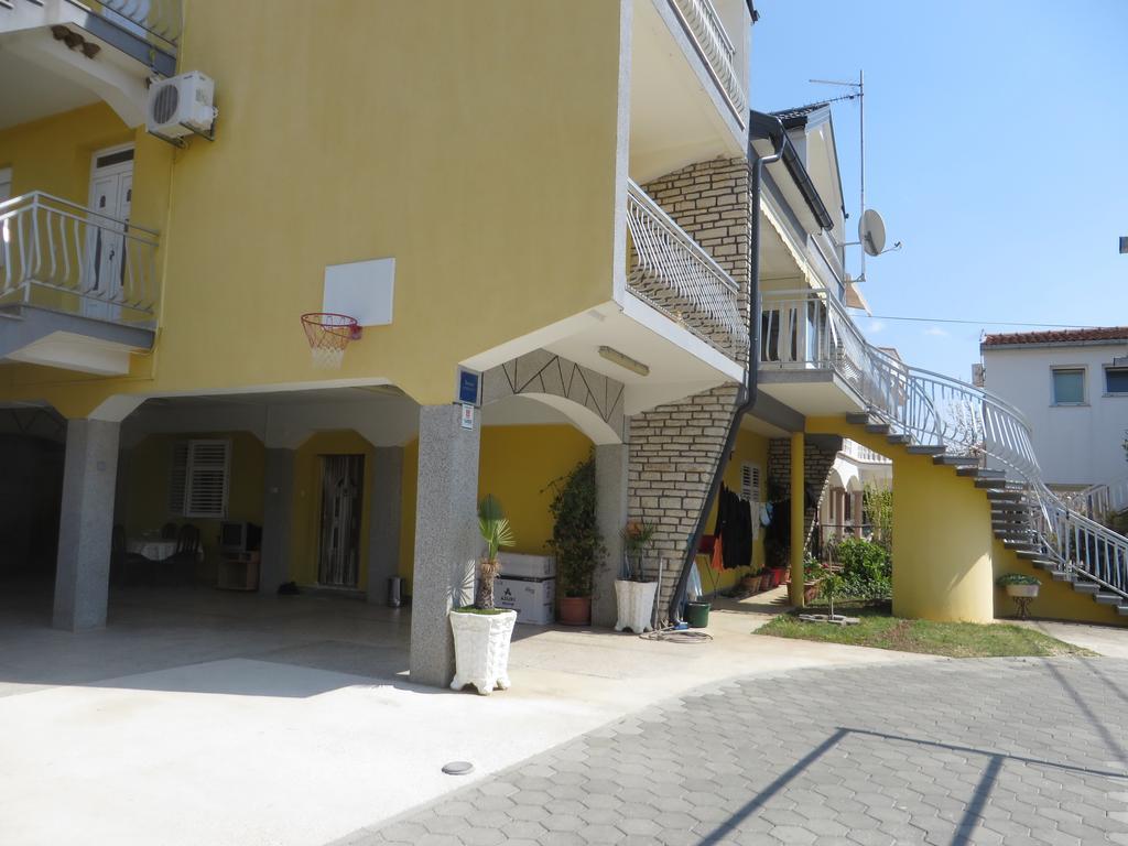 Apartments Tonka Pakoštane Exterior foto
